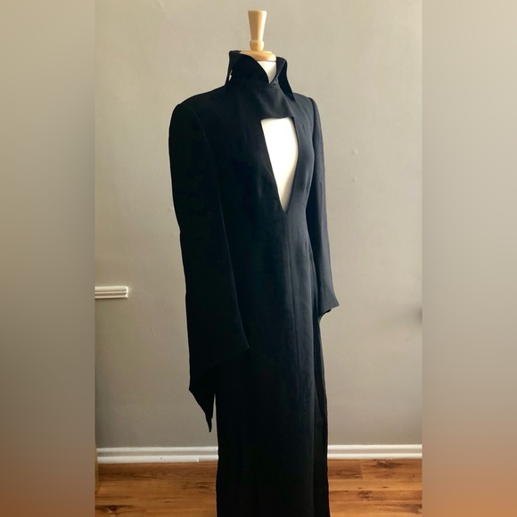 Rare Designer Lloyd Klein long black-crêpe gown. - Picture 7 of 10